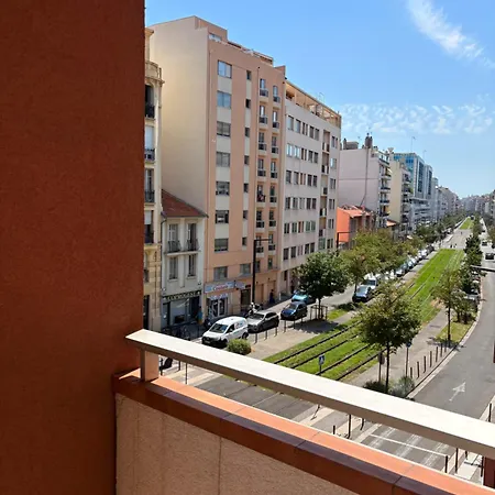 Tres Joli Apparemment A 50 Metres De La Nizza